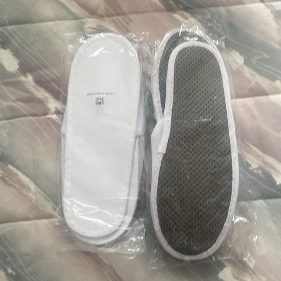 2 pair Hotel slippers. Great for guests or for traveling NWT open & closed toe. - Picture 6 of 7